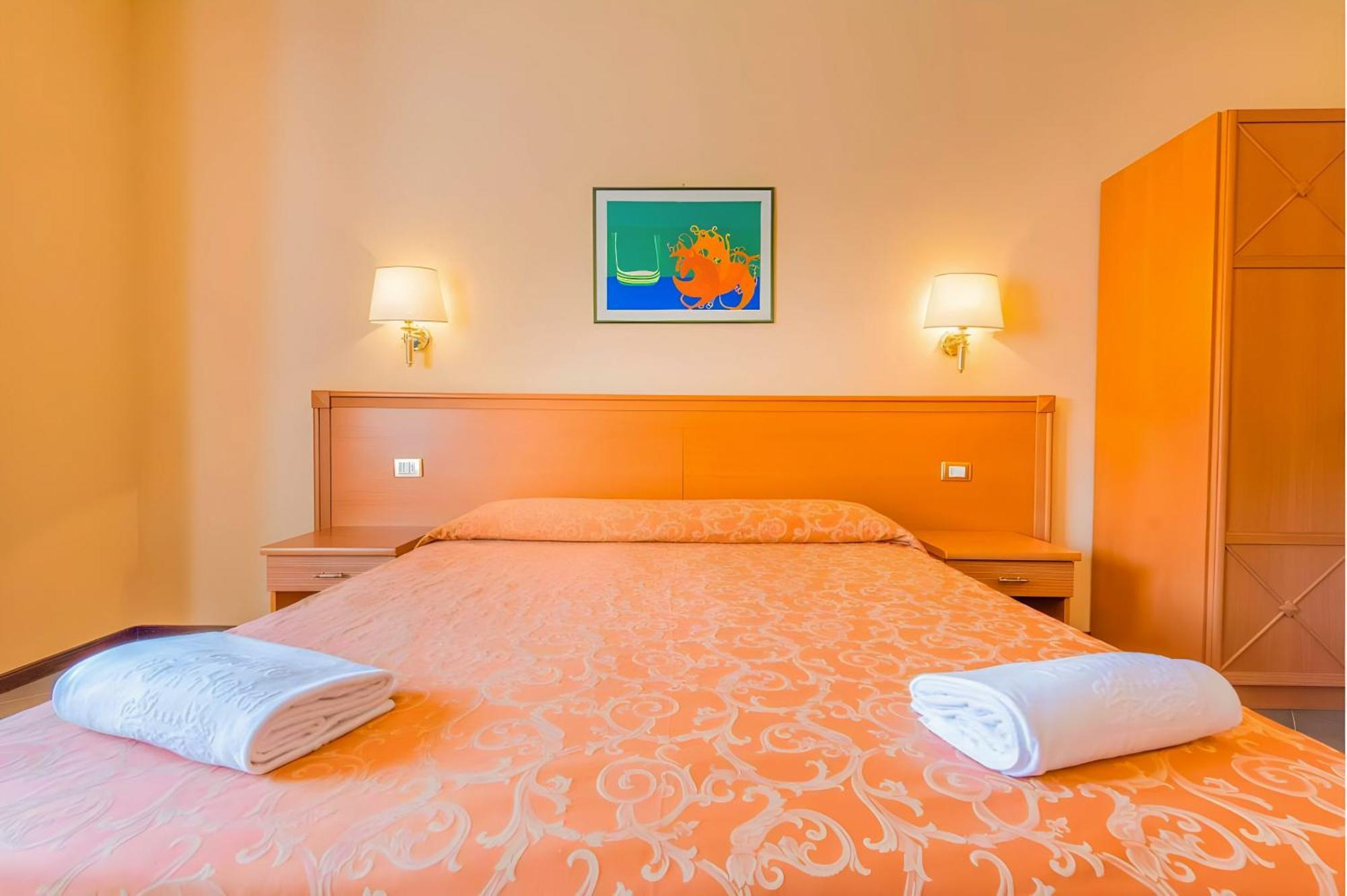 Hotiday Room Collection - Чинизи Экстерьер фото